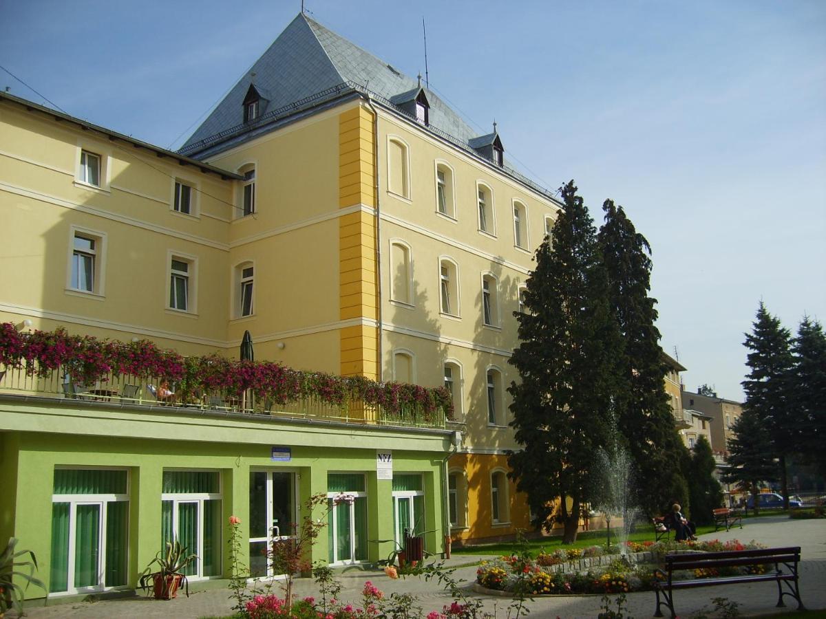 Aparthotel Dom Zdrojowy à Jelenia Góra Extérieur photo