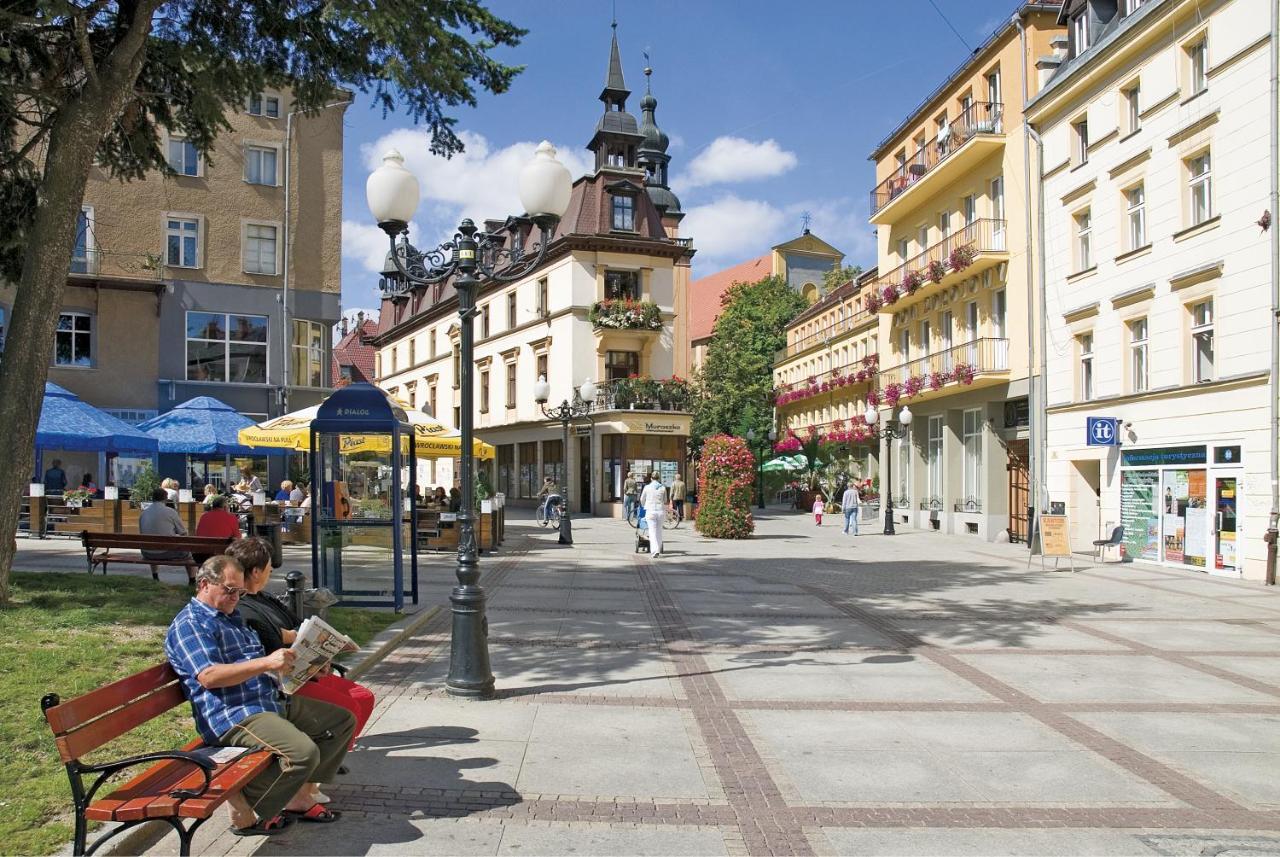 Aparthotel Dom Zdrojowy à Jelenia Góra Extérieur photo