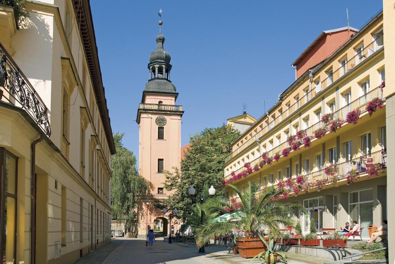 Aparthotel Dom Zdrojowy à Jelenia Góra Extérieur photo